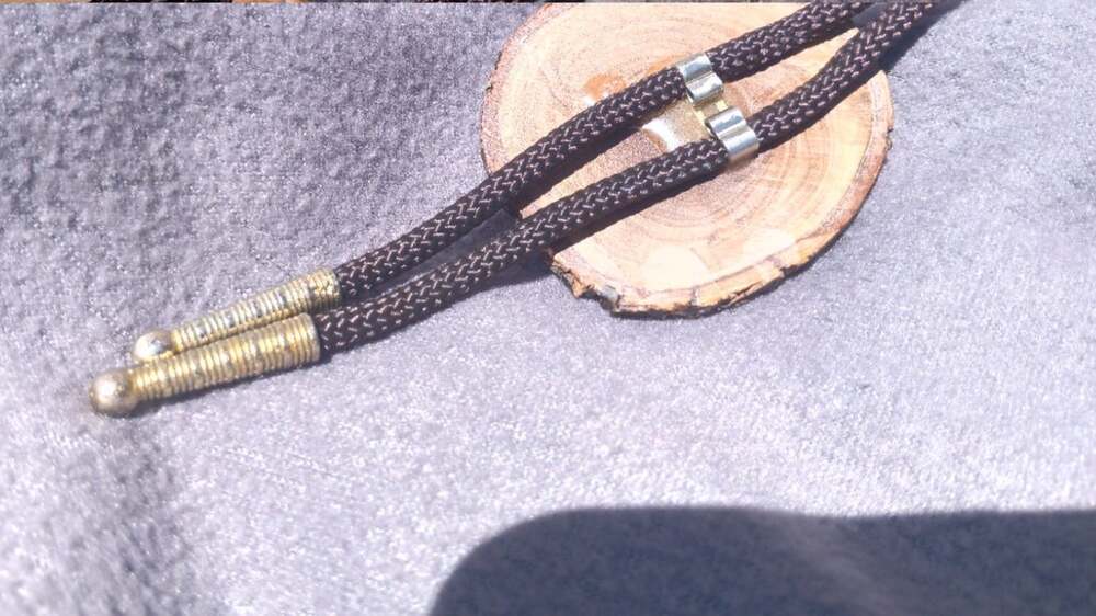 Vintage 1970s Bolo Tie Chief Engraved Wood Disc Brown Cord Brass Tips Western - Picture 3 of 4